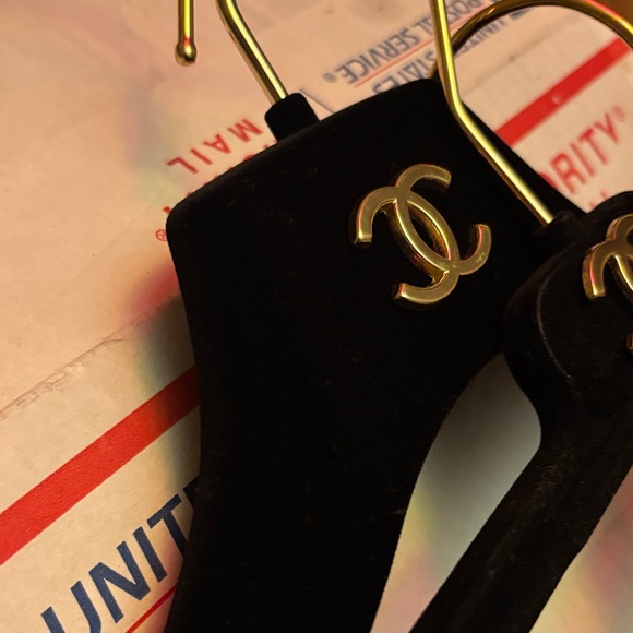 CHANEL Black and Gold Hangers Trio - Picture 6 of 7
